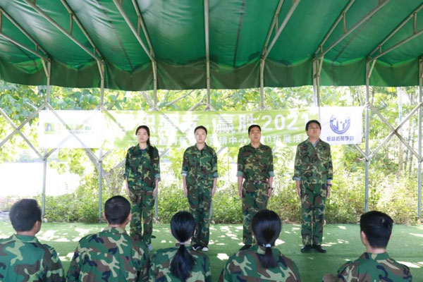 鸿嘉利新能源充电桩-3