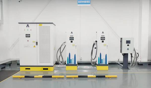 600KW充电桩分体桩双枪600A液冷终端超充及20KWV2G充电桩项目案例