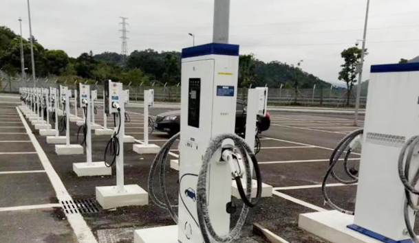 广州从化区赛马场7KW立柱式充电桩30KW双枪直流充电桩项目案例